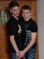 foreskin jerk teenager hard-core no condoms groin model