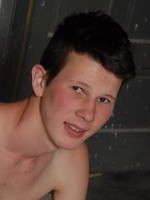 sweaty no condoms shaved bulge young men sucker newz